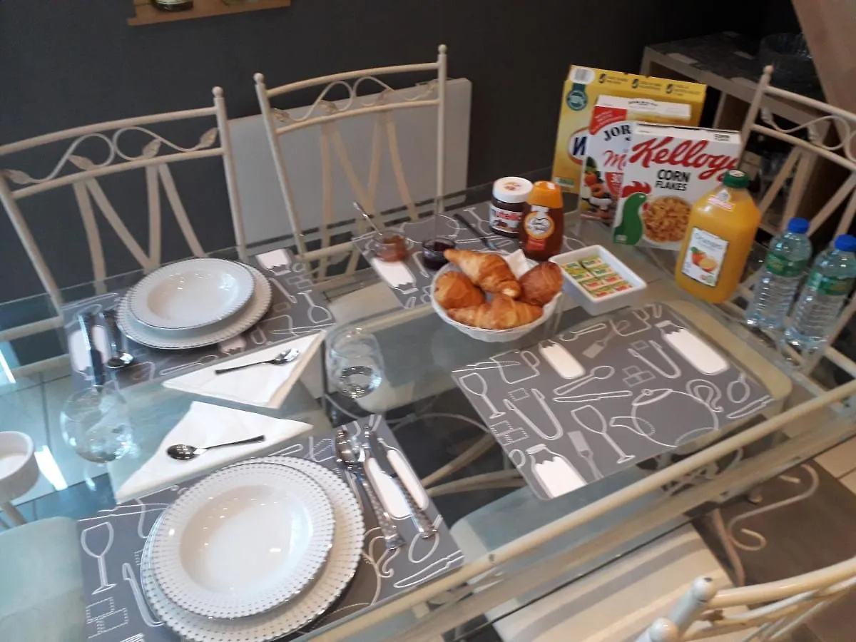 Les Tilleuls Bed and Breakfast Charroux-dʼAllier 0*,