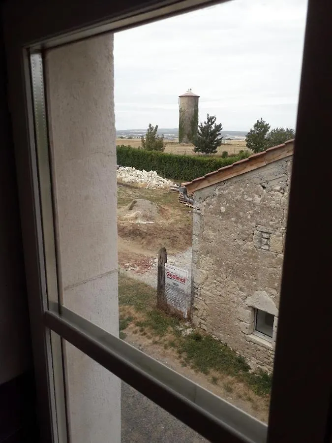 Les Tilleuls Bed and Breakfast Charroux-dʼAllier Bed & Breakfast